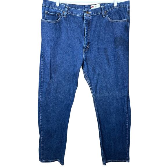Men’s Wrangler Medium/ Dark Wash ‘Regular Fit’ Blue Jeans/ Denim Size 42x30 - Picture 1 of 5